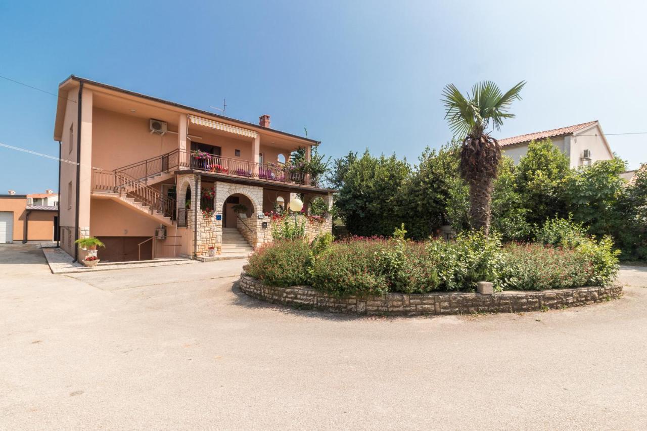 Apartments Ivica 1706 Ližnjan Εξωτερικό φωτογραφία