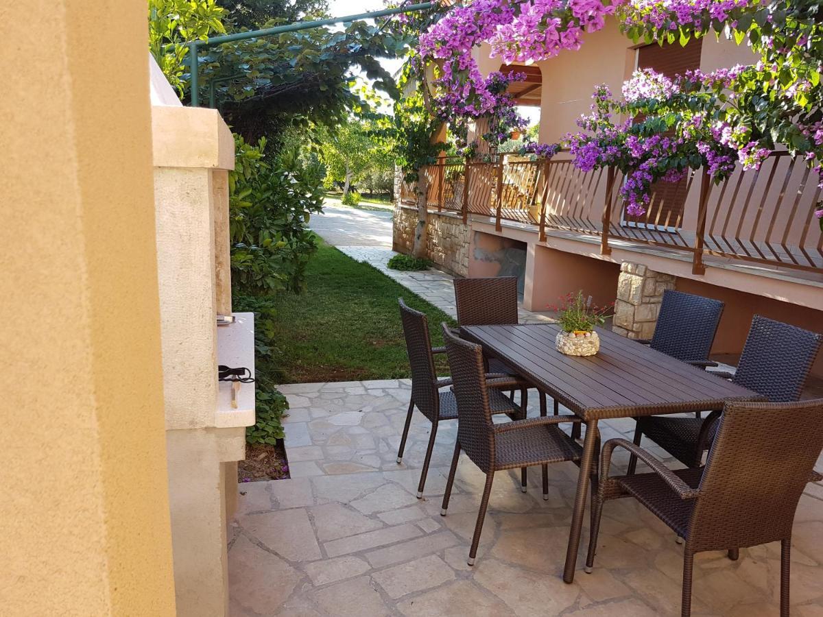 Apartments Ivica 1706 Ližnjan Εξωτερικό φωτογραφία